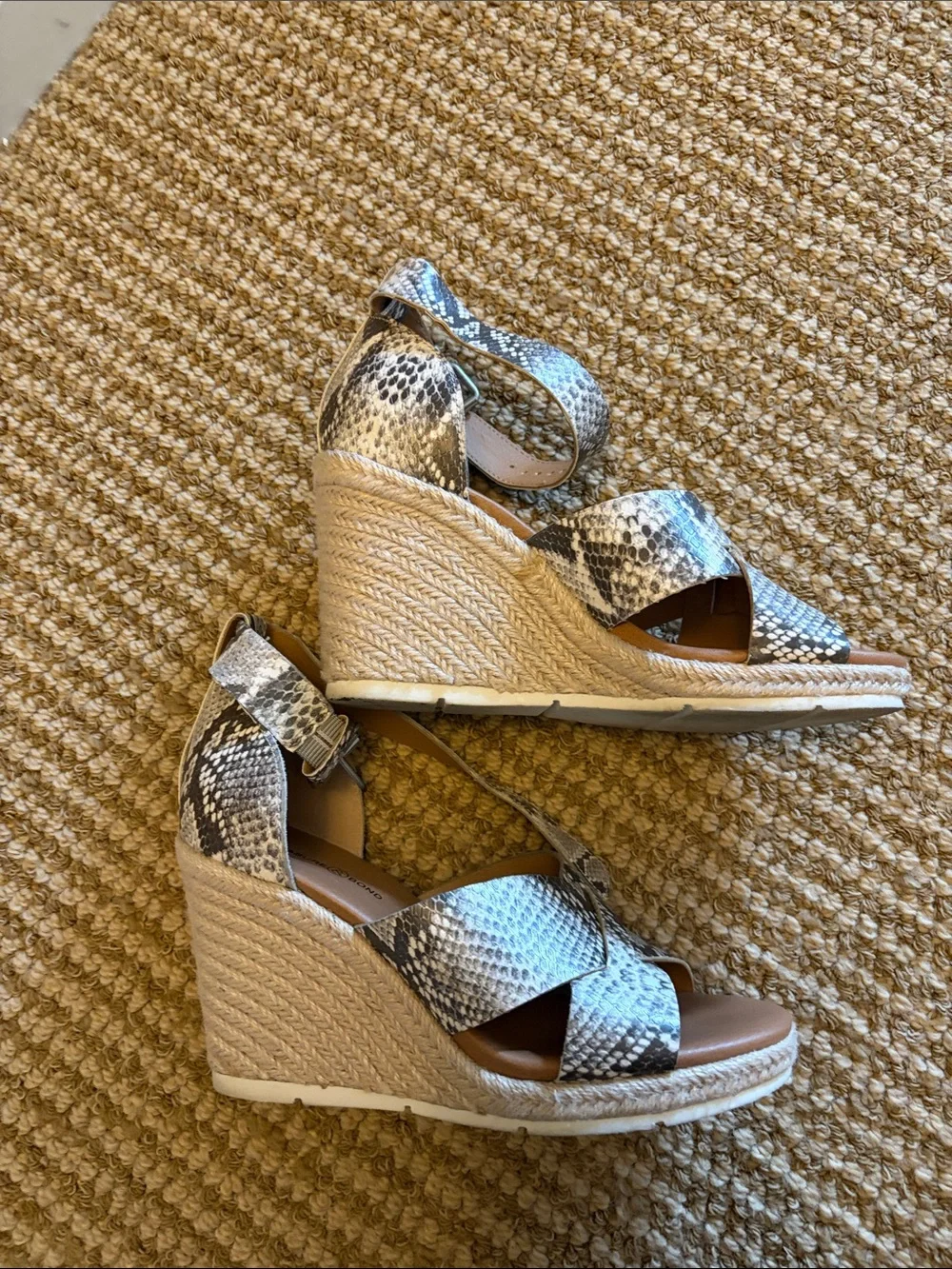Treasure & Bond Snake-Print Crisscross Ankle Strap Sandals - Gray/White